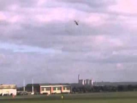 فيديو طيارة هليكوبتر بتعمل شقلبظات فى الهوا